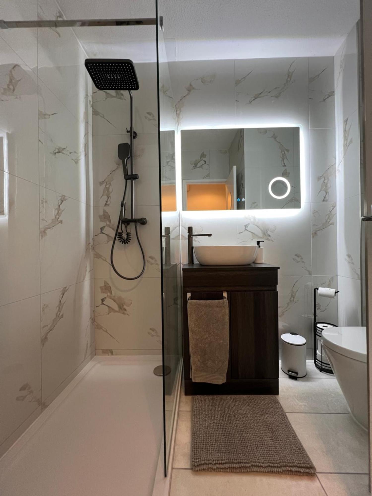In Location Apartment London
