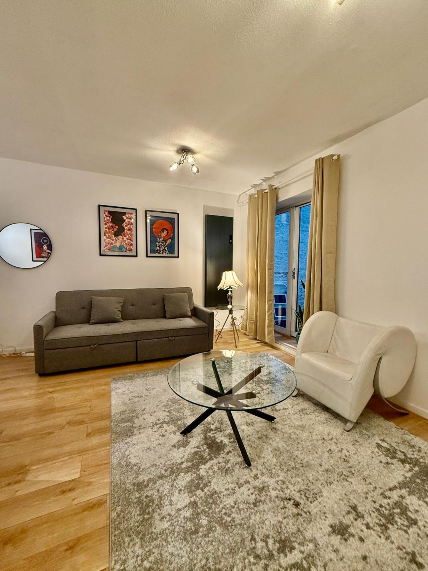 In Location Apartment *